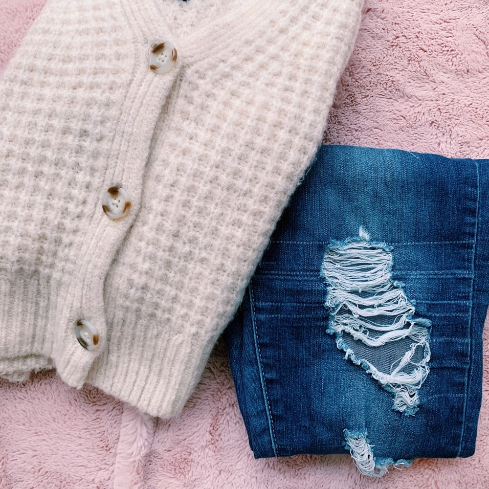 DISTRESSED JEANS💙